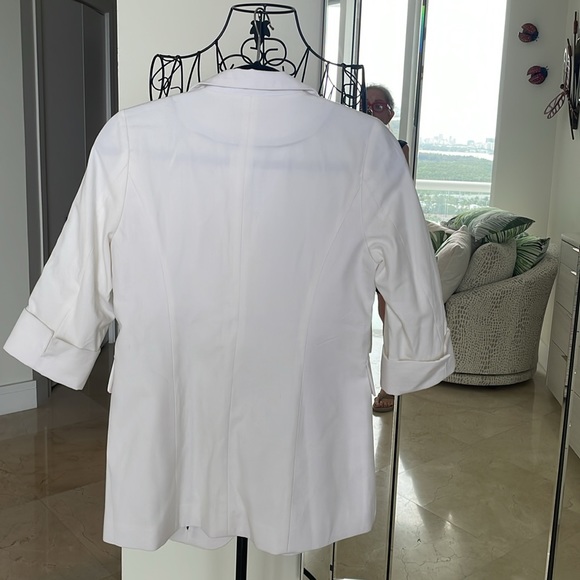 PRIORITIES WHITE ELBOW LENGTH SLEEVES BLAZER - Picture 4 of 5